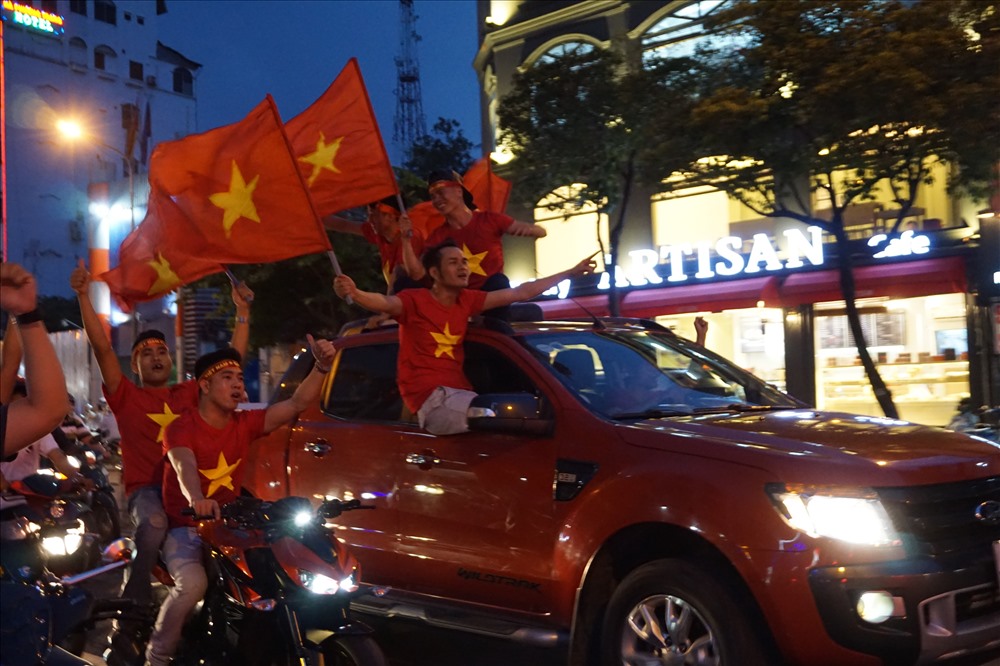 Football fans flood the streets to celebrate Vietnam U23s victory, Sports news, football, Vietnam sports, vietnamnet bridge, english news, Vietnam news, news Vietnam, vietnamnet news, Vietnam net news, Vietnam latest news, vn news, Vietnam breaking news