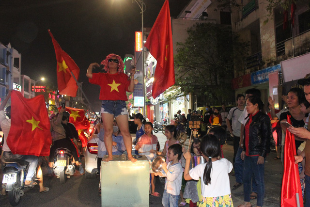 Football fans flood the streets to celebrate Vietnam U23s victory, Sports news, football, Vietnam sports, vietnamnet bridge, english news, Vietnam news, news Vietnam, vietnamnet news, Vietnam net news, Vietnam latest news, vn news, Vietnam breaking news