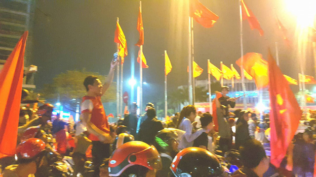 Football fans flood the streets to celebrate Vietnam U23s victory, Sports news, football, Vietnam sports, vietnamnet bridge, english news, Vietnam news, news Vietnam, vietnamnet news, Vietnam net news, Vietnam latest news, vn news, Vietnam breaking news