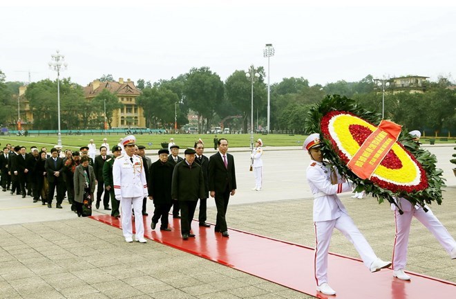 Leaders pay tribute to President Ho Chi Minh on CPV founding anniversary, Leaders pay Tet visits to former Party chief Do Muoi, NA Chairwoman presents Tet gifts to poor families in Long An