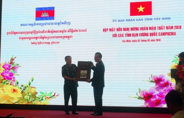 Vietnam, China Party leaders exchange New Year greetings, HCM City leader thanks US veterans for boosting ties with Vietnam, Cambodia’s friendship order to Vietnamese individuals, organisations