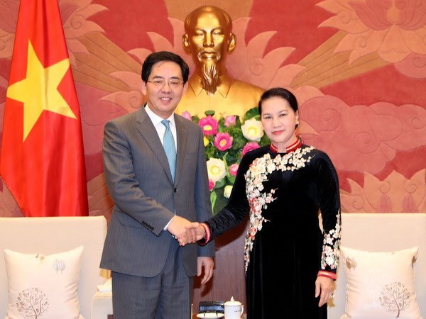 Vietnam, China Party leaders exchange New Year greetings, HCM City leader thanks US veterans for boosting ties with Vietnam, Cambodia’s friendship order to Vietnamese individuals, organisations