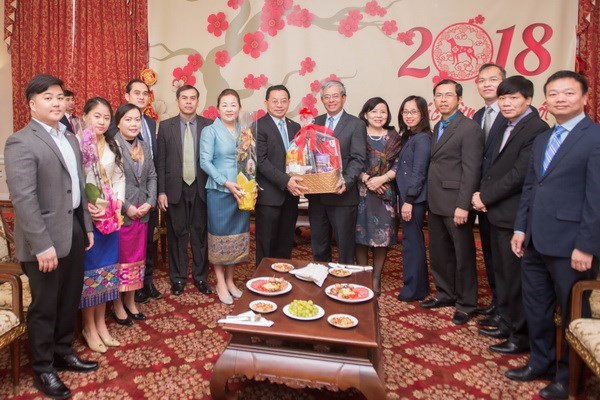 , Vice NA Chairwoman meets OV teachers from Thailand, Vietnam, Lao diplomats meet in Washington ahead of Tet, PM presents Tet gifts to poor ethnic households in Dak Nong, HCM City officials commemorate war martyrs