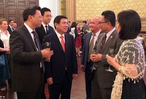 , Vice NA Chairwoman meets OV teachers from Thailand, Vietnam, Lao diplomats meet in Washington ahead of Tet, PM presents Tet gifts to poor ethnic households in Dak Nong, HCM City officials commemorate war martyrs