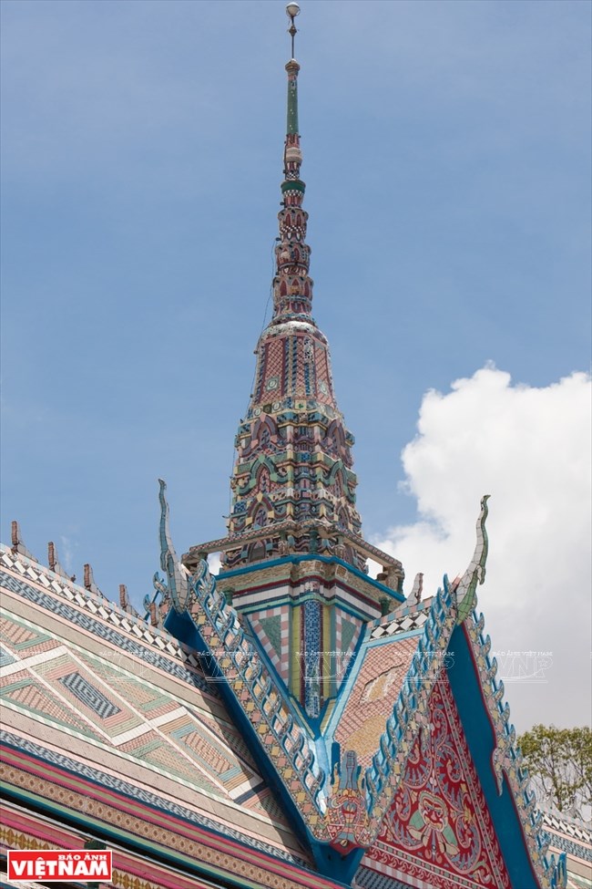 Chen Kieu Pagoda, Khmer's fantastic ornamentation, travel news, Vietnam guide, Vietnam airlines, Vietnam tour, tour Vietnam, Hanoi, ho chi minh city, Saigon, travelling to Vietnam, Vietnam travelling, Vietnam travel, vn news