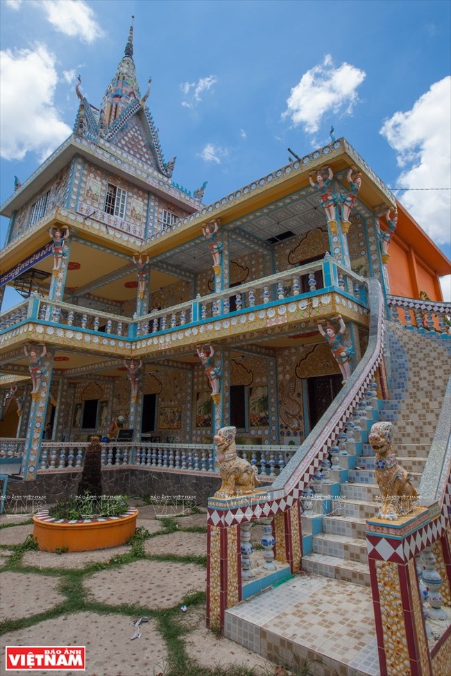 Chen Kieu Pagoda, Khmer's fantastic ornamentation, travel news, Vietnam guide, Vietnam airlines, Vietnam tour, tour Vietnam, Hanoi, ho chi minh city, Saigon, travelling to Vietnam, Vietnam travelling, Vietnam travel, vn news