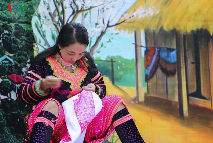 Mong ethnic women’s crochet competition, entertainment events, entertainment news, entertainment activities, what’s on, Vietnam culture, Vietnam tradition, vn news, Vietnam beauty, news Vietnam, Vietnam news, Vietnam net news, vietnamnet news, vietnamnet