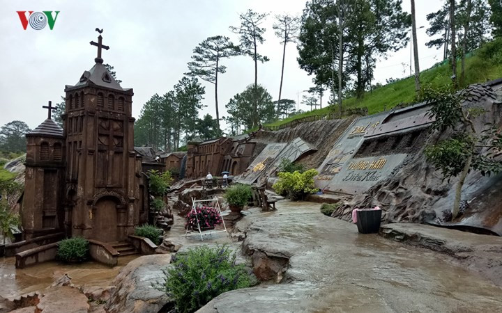 Clay tunnel – Da Lat’s model village, travel news, Vietnam guide, Vietnam airlines, Vietnam tour, tour Vietnam, Hanoi, ho chi minh city, Saigon, travelling to Vietnam, Vietnam travelling, Vietnam travel, vn news