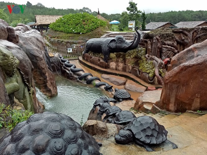 Clay tunnel – Da Lat’s model village, travel news, Vietnam guide, Vietnam airlines, Vietnam tour, tour Vietnam, Hanoi, ho chi minh city, Saigon, travelling to Vietnam, Vietnam travelling, Vietnam travel, vn news