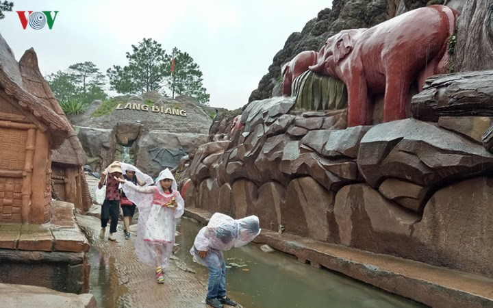 Clay tunnel – Da Lat’s model village, travel news, Vietnam guide, Vietnam airlines, Vietnam tour, tour Vietnam, Hanoi, ho chi minh city, Saigon, travelling to Vietnam, Vietnam travelling, Vietnam travel, vn news