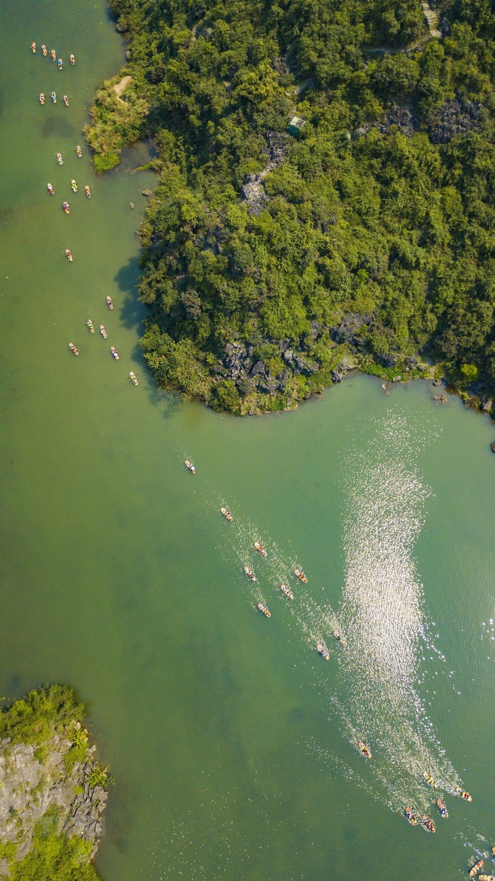 Amazing aerial views of Trang An Tourism Complex,travel news, Vietnam guide, Vietnam airlines, Vietnam tour, tour Vietnam, Hanoi, ho chi minh city, Saigon, travelling to Vietnam, Vietnam travelling, Vietnam travel, vn news