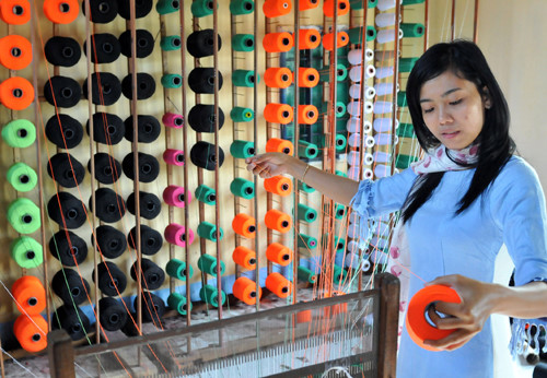 My nghiep village, Discovering oldest brocade weaving village in Ninh Thuan, travel news, Vietnam guide, Vietnam airlines, Vietnam tour, tour Vietnam, Hanoi, ho chi minh city, Saigon, travelling to Vietnam, Vietnam travelling, Vietnam travel, vn news