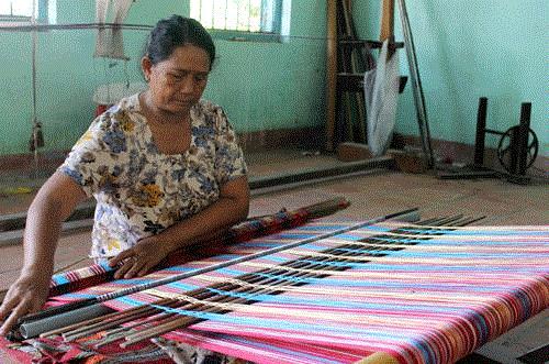 My nghiep village, Discovering oldest brocade weaving village in Ninh Thuan, travel news, Vietnam guide, Vietnam airlines, Vietnam tour, tour Vietnam, Hanoi, ho chi minh city, Saigon, travelling to Vietnam, Vietnam travelling, Vietnam travel, vn news