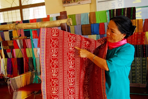 My nghiep village, Discovering oldest brocade weaving village in Ninh Thuan, travel news, Vietnam guide, Vietnam airlines, Vietnam tour, tour Vietnam, Hanoi, ho chi minh city, Saigon, travelling to Vietnam, Vietnam travelling, Vietnam travel, vn news