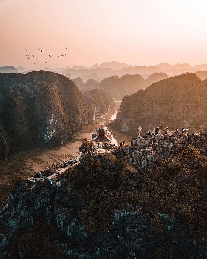 Hang Mua - panorama for kings in Trang An, Ninh binh travel, tam coc-bich dong, travel news, Vietnam guide, Vietnam airlines, Vietnam tour, tour Vietnam, Hanoi, ho chi minh city, Saigon, travelling to Vietnam, Vietnam travelling, Vietnam travel, vn news