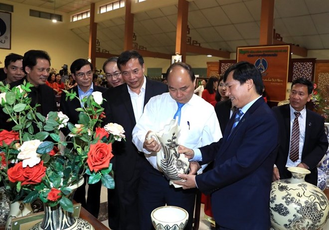 PM urges Hai Duong to become industrial hub, A view of Cai Bau island, a central island of Van Don, PM Nguyen Xuan Phuc receives outgoing Thai Ambassador, Ho Chi Minh City, Switzerland discuss joint work