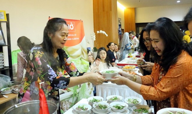 Vietnam – Denmark conference discuss chronic diseases prevention, Vietnam-Cuba friendship exchange opens in Hanoi, Vietnam hands over Lao military art troupe’s headquarters
