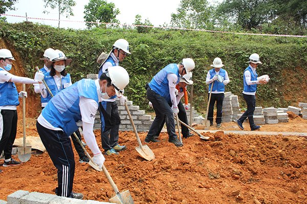 Changes expected to expanded vaccination programme next June, National-scale art programme to mark establishment of Dai Co Viet dynasty, Railway passengers provided with more e-payment options