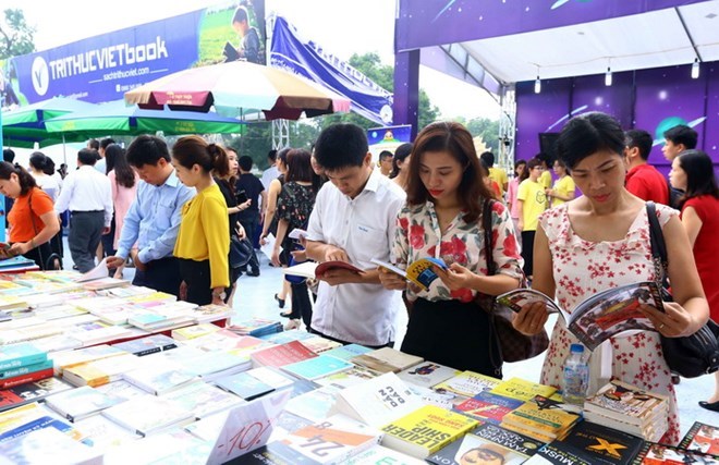 Quang Ngai prevents illegal fishing in foreign waters, Solutions sought to drought, saline intrusion in Mekong Delta, Lam Dong attracts 1.6 million visitors in first quarter, Gifts presented to children with cleft lip, palate