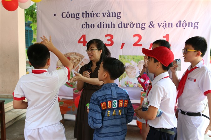 Changes expected to expanded vaccination programme next June, National-scale art programme to mark establishment of Dai Co Viet dynasty, Railway passengers provided with more e-payment options