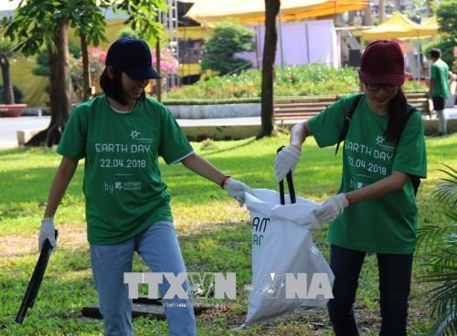 Vietnamâ€™s practical activities in response to Earth Day, Institute provides free medicines for poor people in Lang Son, Students get scholarships from Dong Hanh Foundation in Singapore