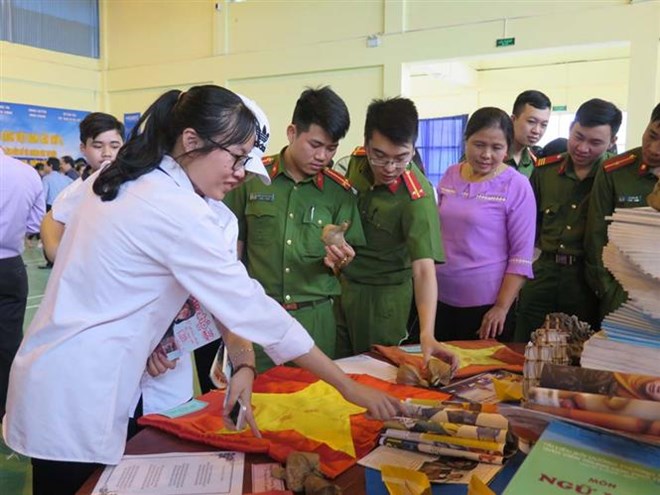 Vietnamâ€™s practical activities in response to Earth Day, Institute provides free medicines for poor people in Lang Son, Students get scholarships from Dong Hanh Foundation in Singapore