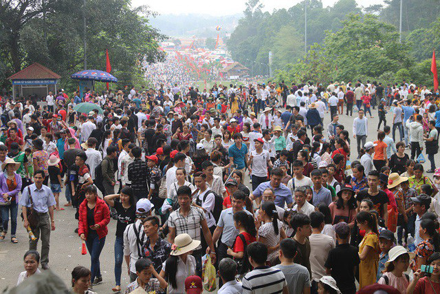 Crowds flood Hung Kings Temple for national festival, entertainment events, entertainment news, entertainment activities, what’s on, Vietnam culture, Vietnam tradition, vn news, Vietnam beauty, news Vietnam, Vietnam news, Vietnam net news, vietnamnet news