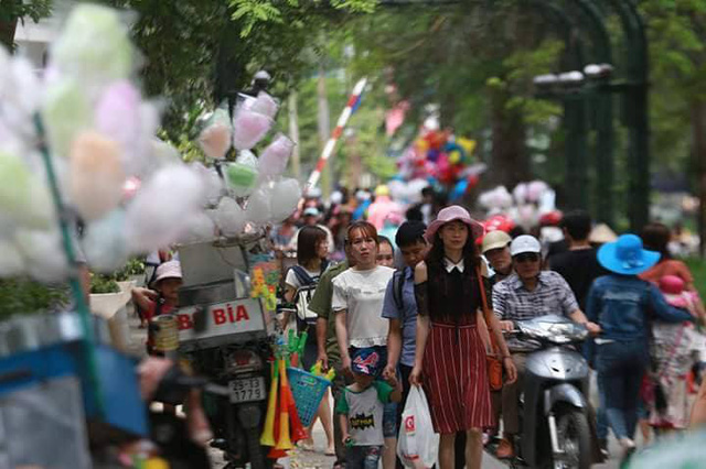 Popular destinations over-crowded during holiday period, social news, vietnamnet bridge, english news, Vietnam news, news Vietnam, vietnamnet news, Vietnam net news, Vietnam latest news, vn news, Vietnam breaking news