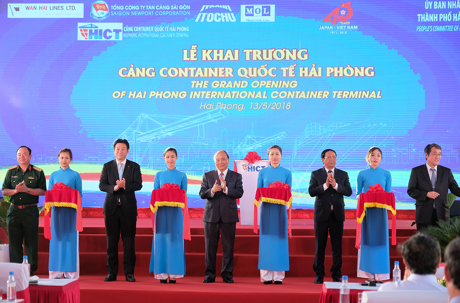 New container port helps shorten way to Europe, Americas, Vietjet Air to open Hai Phong-Busan (RoK) direct air route, FDI firms prefer commercial dispute arbitration,Firms buy goods from distressed farmers