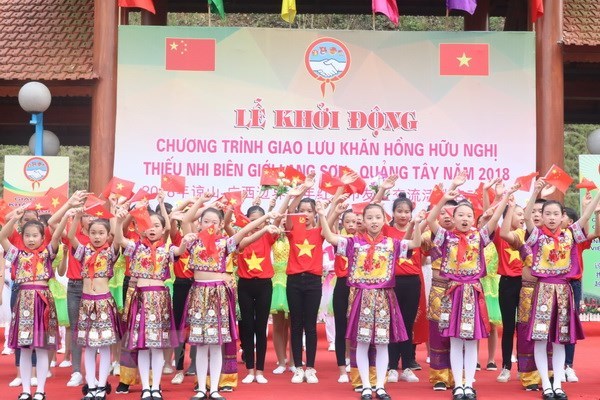 Meeting looks to improve legal aid provision at citizen reception centres, More than 500 youths join Vietnam-China border friendship exchange, 200 photos featuring Quang Ninh tourism on display