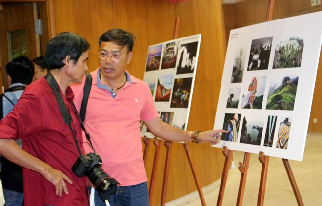 Meeting looks to improve legal aid provision at citizen reception centres, More than 500 youths join Vietnam-China border friendship exchange, 200 photos featuring Quang Ninh tourism on display