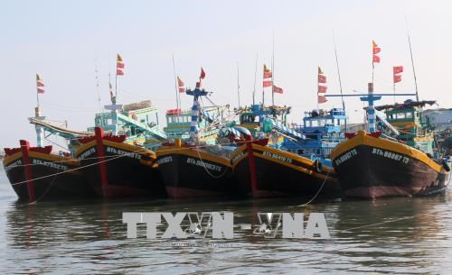 Meeting looks to improve legal aid provision at citizen reception centres, More than 500 youths join Vietnam-China border friendship exchange, 200 photos featuring Quang Ninh tourism on display