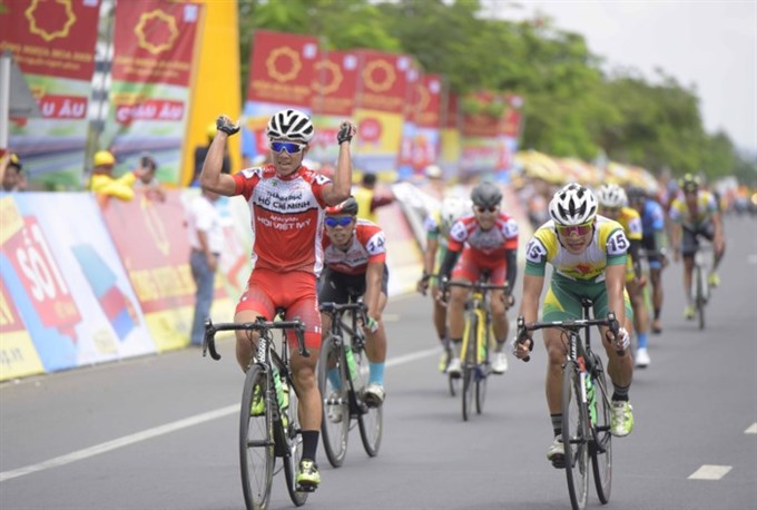 Eyes to focus on Hàng Đẫy Stadium, Bình wins first stage of Bình Dương cycling event, HCM City 1 lose top spot after goalless draw, Hà Nội triumph at National Beach Handball Championship,