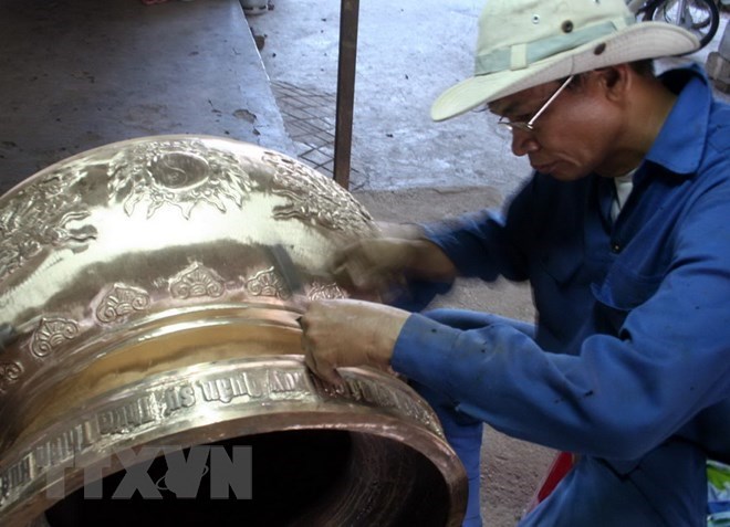 Ministry responds to World No Tobacco Day, Fire destroys squid fishing vessel in Quang Nam, Summer Youth Volunteer Campaign held in 93 poor districts, Vietnam fines cruise ship for service scam reported by Australian tourist