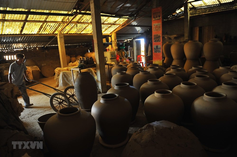 Exploring Gia Thuy pottery village , travel news, Vietnam guide, Vietnam airlines, Vietnam tour, tour Vietnam, Hanoi, ho chi minh city, Saigon, travelling to Vietnam, Vietnam travelling, Vietnam travel, vn news