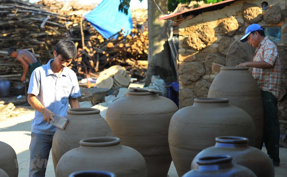 Exploring Gia Thuy pottery village , travel news, Vietnam guide, Vietnam airlines, Vietnam tour, tour Vietnam, Hanoi, ho chi minh city, Saigon, travelling to Vietnam, Vietnam travelling, Vietnam travel, vn news