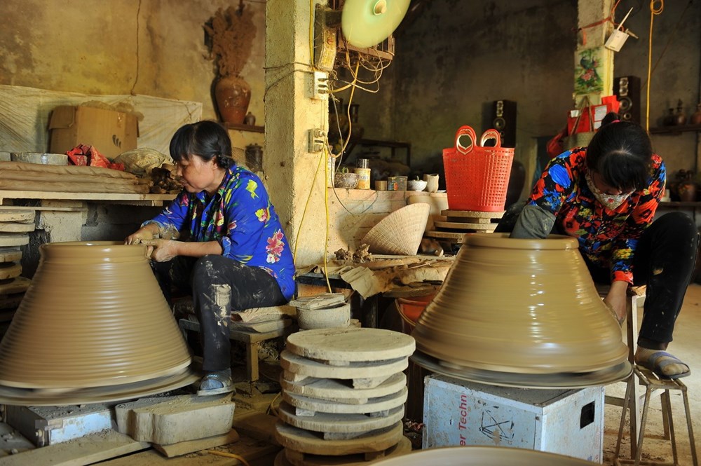 Exploring Gia Thuy pottery village , travel news, Vietnam guide, Vietnam airlines, Vietnam tour, tour Vietnam, Hanoi, ho chi minh city, Saigon, travelling to Vietnam, Vietnam travelling, Vietnam travel, vn news