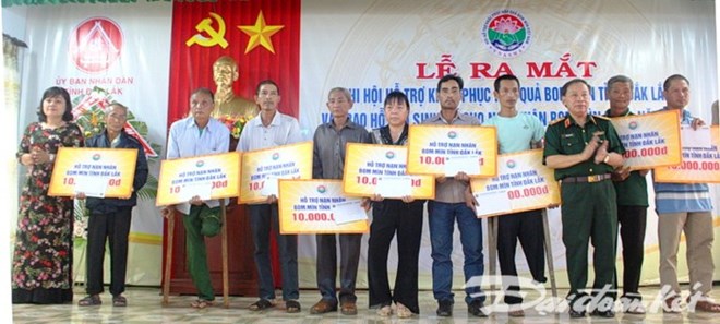 Almost 536 tonnes of rice offered to northern Ha Giang province, Lord Buddha’s birthday celebrated abroad, Tien Giang province breeds more tra fish on alluvial areas