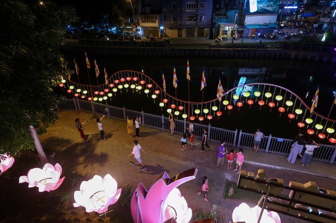 Almost 536 tonnes of rice offered to northern Ha Giang province, Lord Buddha’s birthday celebrated abroad, Tien Giang province breeds more tra fish on alluvial areas