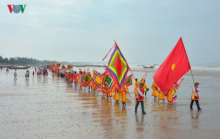 Unspoiled charms of deserted beaches in Quang Ninh, travel news, Vietnam guide, Vietnam airlines, Vietnam tour, tour Vietnam, Hanoi, ho chi minh city, Saigon, travelling to Vietnam, Vietnam travelling, Vietnam travel, vn news