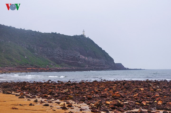 Unspoiled charms of deserted beaches in Quang Ninh, travel news, Vietnam guide, Vietnam airlines, Vietnam tour, tour Vietnam, Hanoi, ho chi minh city, Saigon, travelling to Vietnam, Vietnam travelling, Vietnam travel, vn news