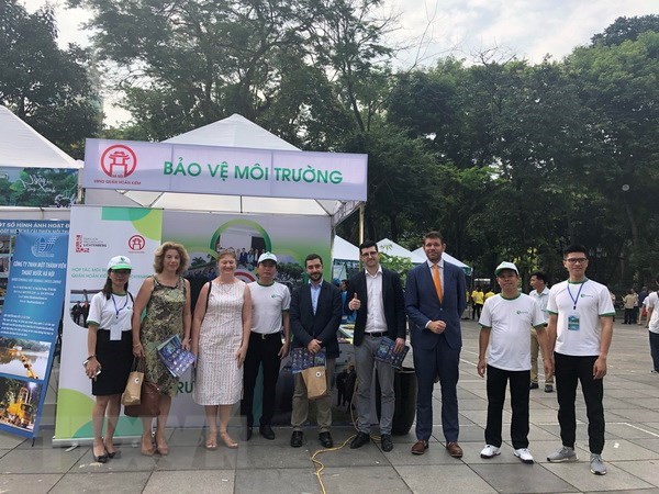 Hanoi hailed for environmental protection efforts, Bac Ha tourism week underway in Lao Cai, Dak Nong defuses three 227kg-bombs, Da Nang emerges as popular destinations for RoK tourists