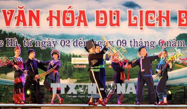 Hanoi hailed for environmental protection efforts, Bac Ha tourism week underway in Lao Cai, Dak Nong defuses three 227kg-bombs, Da Nang emerges as popular destinations for RoK tourists