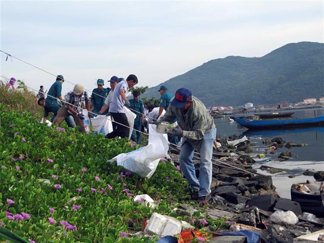 Hanoi hailed for environmental protection efforts, Bac Ha tourism week underway in Lao Cai, Dak Nong defuses three 227kg-bombs, Da Nang emerges as popular destinations for RoK tourists