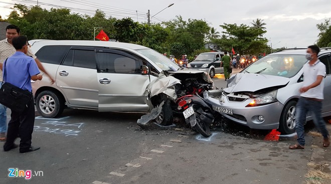 Blood clam farmers face losing their livelihoods, Severe penalties needed to check speeding on HCM City roads, MOLISA and Bloomberg join hands to prevent child drowning,