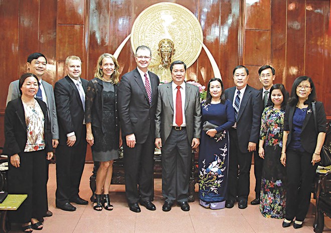 Blood clam farmers face losing their livelihoods, Severe penalties needed to check speeding on HCM City roads, MOLISA and Bloomberg join hands to prevent child drowning,