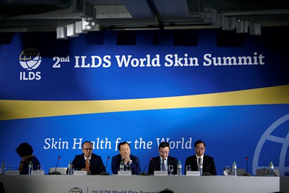 HCMC hosts 2nd World Skin Summit, Surgeons are carrying out the operation to save the French man, HCMC to pilot clean food supply program for schools in 6 districts, ‘Student Research Awards 2018’ launched