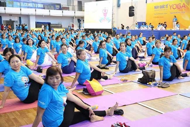 Hundreds of people practice yoga in HCM City, Sports news, football, Vietnam sports, vietnamnet bridge, english news, Vietnam news, news Vietnam, vietnamnet news, Vietnam net news, Vietnam latest news, vn news, Vietnam breaking news