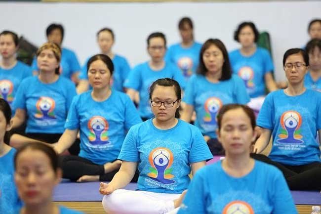 Hundreds of people practice yoga in HCM City, Sports news, football, Vietnam sports, vietnamnet bridge, english news, Vietnam news, news Vietnam, vietnamnet news, Vietnam net news, Vietnam latest news, vn news, Vietnam breaking news