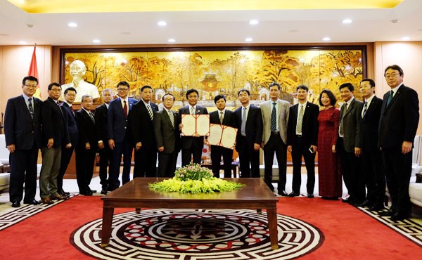 Congratulations to CPP on founding anniversary, Vietnam determined to fulfill 2030 Agenda: Deputy PM, PM urges Fukuoka prefecture to foster multifaceted ties with Vietnam, VUFO’s friendship insignias presented to IGE members